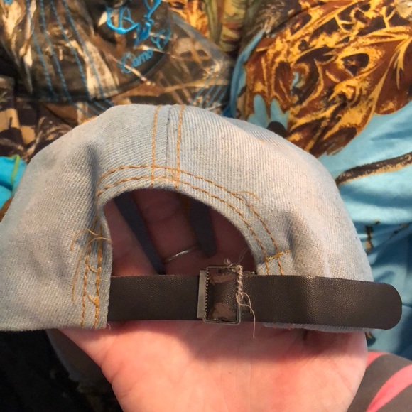 Blue hat - Picture 2 of 3